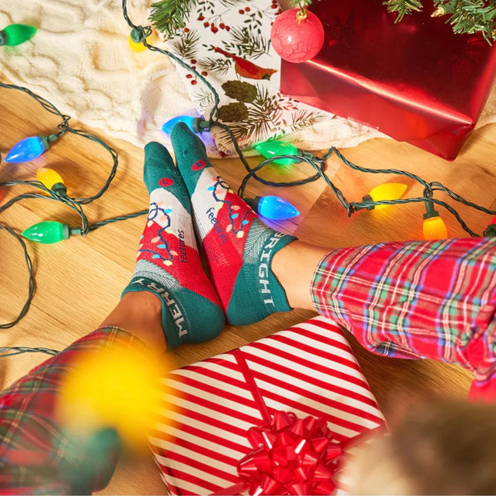 Unisex Feetures Elite Light Cushion No Show Tab Limited Edition Festive Socks